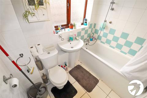 2 bedroom flat for sale, Hattersfield Close, Belvedere, Kent, DA17