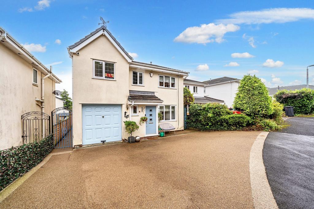 18 Maple Drive, Kendal 4 bed detached house - £400,000