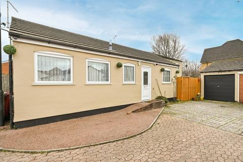 2 bedroom bungalow for sale, Goldsworthy Way, Burnham, Slough, SL1