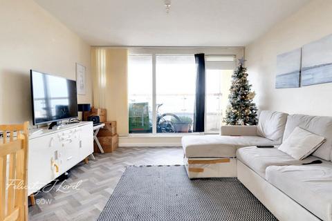 2 bedroom flat to rent, 57 Priestman Point, Bow