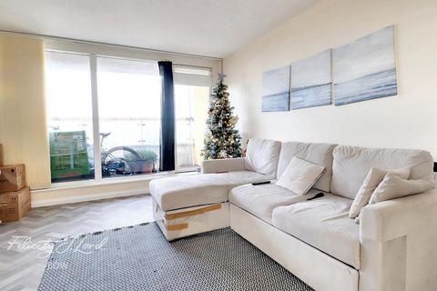 2 bedroom flat to rent, 57 Priestman Point, Bow