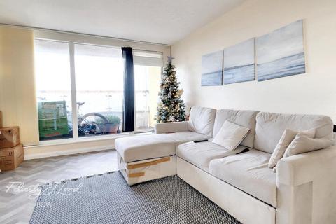 2 bedroom flat to rent, Rainhill Way, LONDON