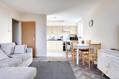 2 bedroom flat to rent, Rainhill Way, LONDON