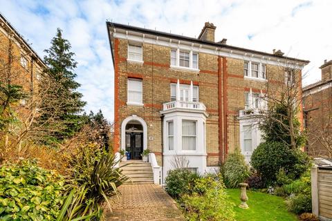 2 bedroom flat to rent, The Barons, St Margarets, Twickenham, TW1