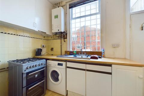 3 bedroom terraced house to rent, Sharrow Vale Road, Sheffield