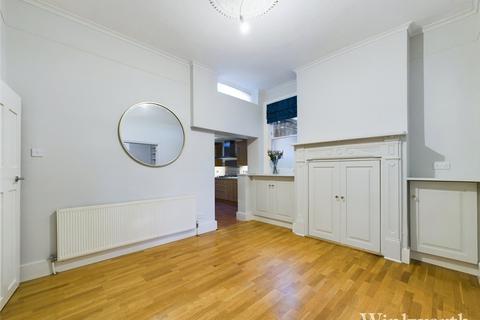 5 bedroom semi-detached house to rent, Courtfield Gardens, London, W13