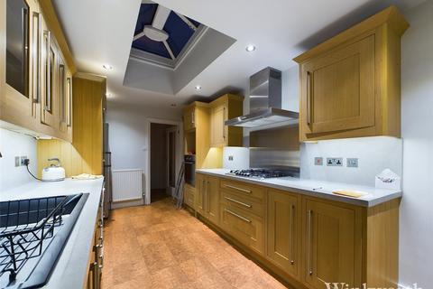 5 bedroom semi-detached house to rent, Courtfield Gardens, London, W13