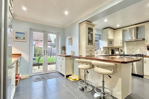 4 bedroom detached house for sale, Gloucester Drive, Basingstoke, Hampshire