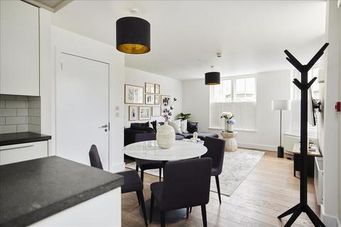 2 bedroom duplex for sale, Felgate Mews, London, W6