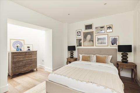 2 bedroom duplex for sale, Felgate Mews, London, W6