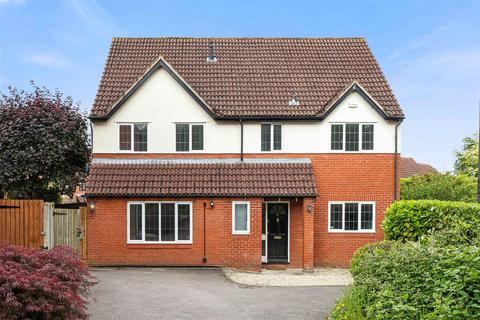 5 bedroom detached house to rent, Manse Gardens, Cheltenham GL51 3BG