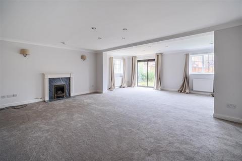 5 bedroom detached house to rent, Manse Gardens, Cheltenham GL51 3BG