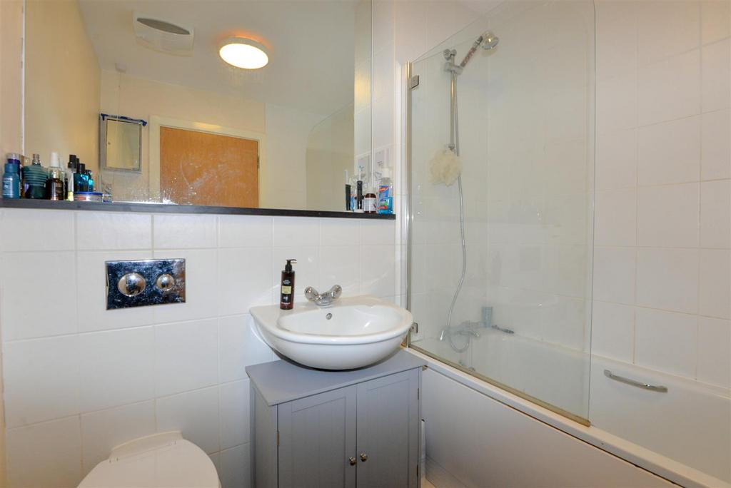 Bathroom 1.jpg