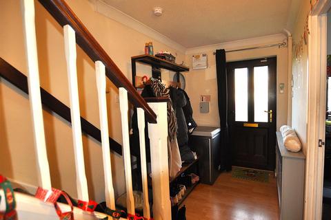 2 bedroom terraced house to rent, Turnberry Drive, Hailsham