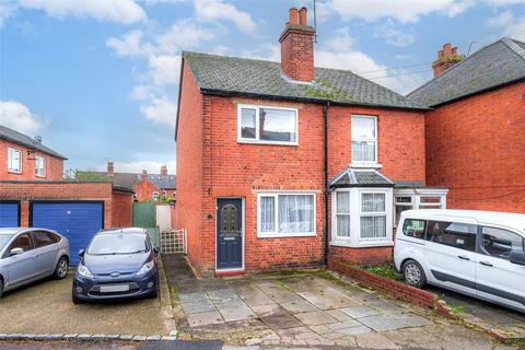 2 bedroom semi-detached house to rent, Howard Road, Berkshire RG40