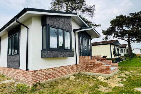 2 bedroom park home for sale, Edenbridge, Kent, TN8