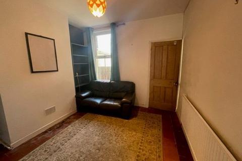 2 bedroom terraced house to rent, Avenue Road Extension, Leicester