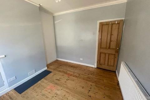 2 bedroom terraced house to rent, Avenue Road Extension, Leicester