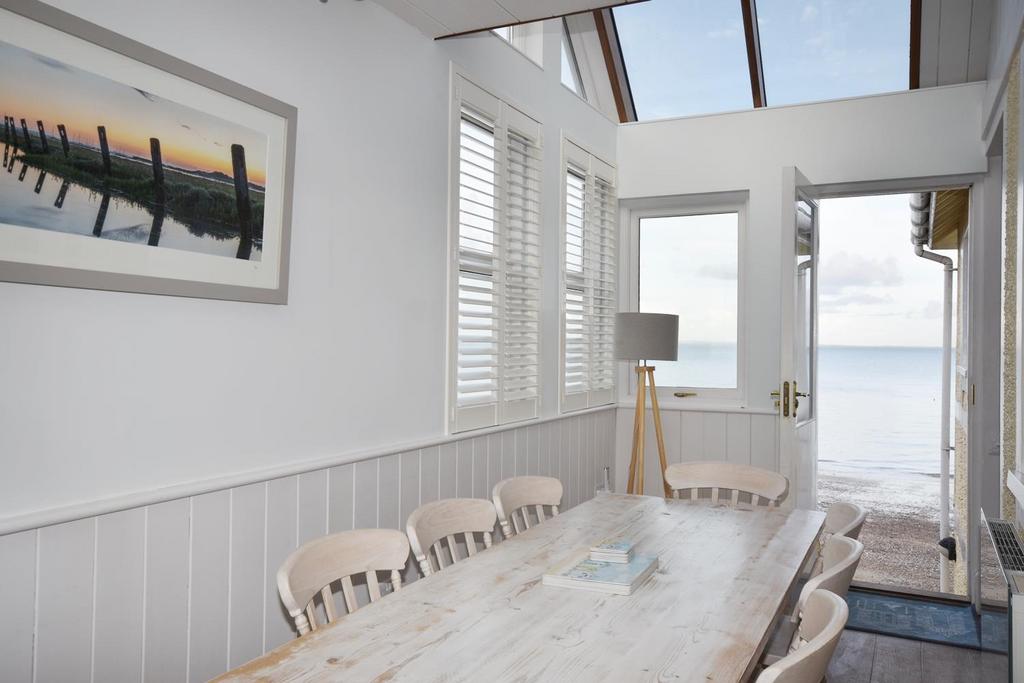 Dining room.