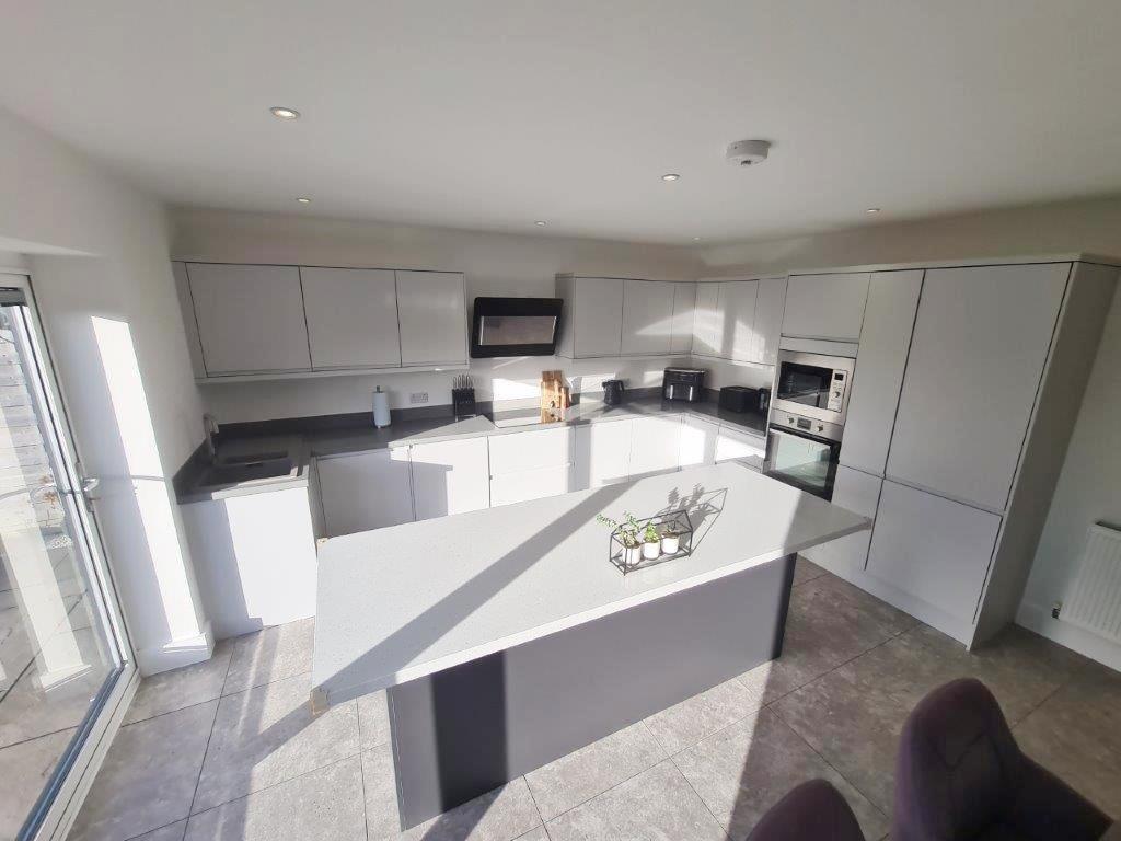 Kitchen 2.jpg