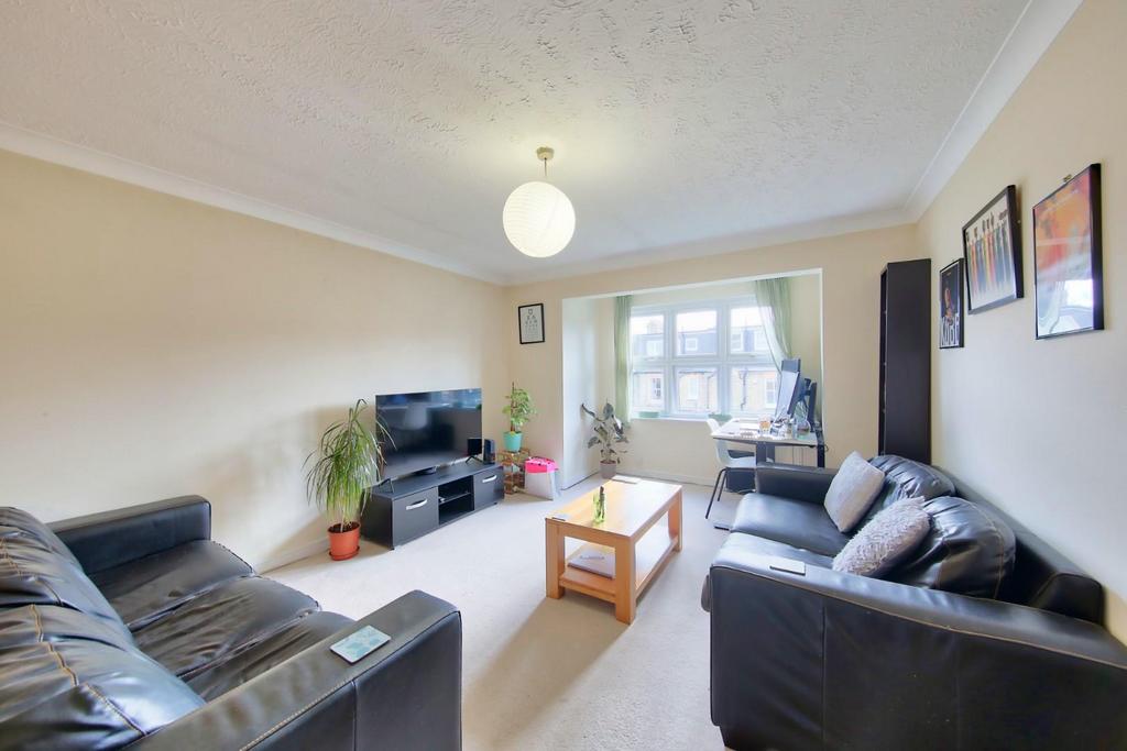 18 times court 24 ravensbury road lounge.jpg