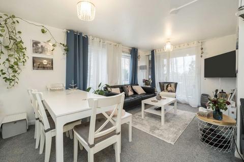 2 bedroom flat for sale, Green Vale, London W5