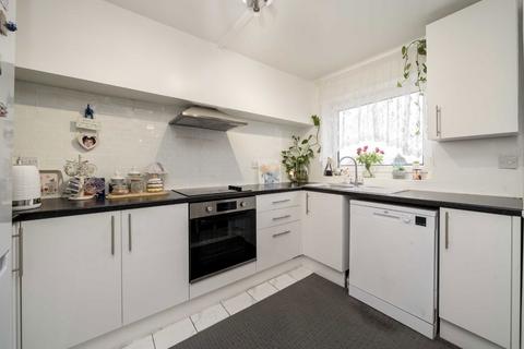 2 bedroom flat for sale, Green Vale, London W5