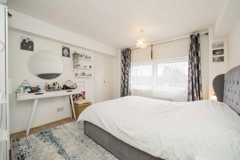 2 bedroom flat for sale, Green Vale, London W5