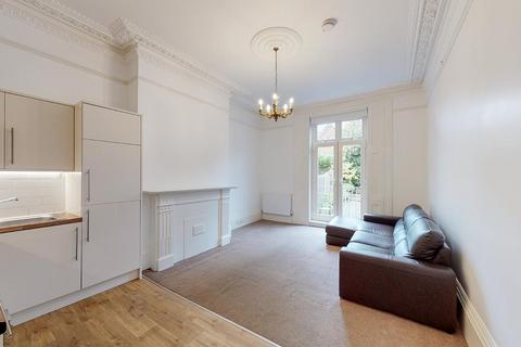 2 bedroom apartment to rent, Archway Road, London