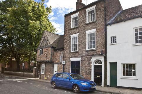 2 bedroom terraced house to rent, North Street