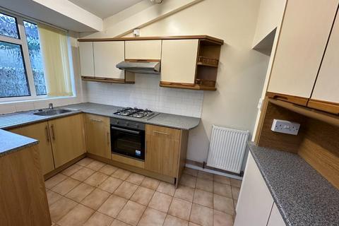 2 bedroom terraced house to rent, Burnley Road, Accrington