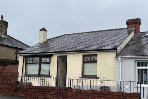 2 bedroom bungalow for sale, Tom Lane, Crosland Moor, HD4