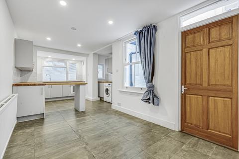 2 bedroom apartment to rent, Aspenlea Road London W6