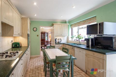 4 bedroom detached house for sale, Weald Rise, Haywards Heath