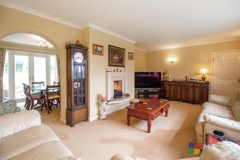 4 bedroom detached house for sale, Weald Rise, Haywards Heath