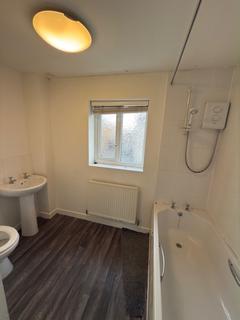 3 bedroom terraced house to rent, Bradfield Way, DUDLEY DY1