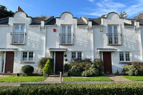 2 bedroom terraced house to rent, Royal Esplanade, Ramsgate, CT11