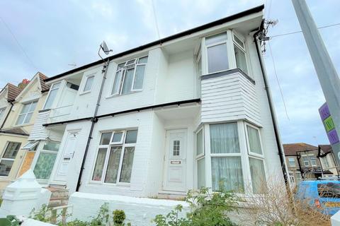 1 bedroom flat to rent, Windsor Road, Bexhill-on-Sea, TN39