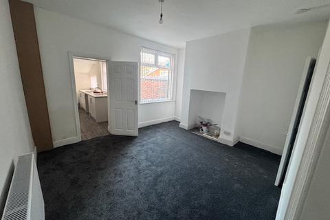 2 bedroom terraced house to rent, Leng Road, Manchester, M40