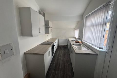 2 bedroom terraced house to rent, Leng Road, Manchester, M40