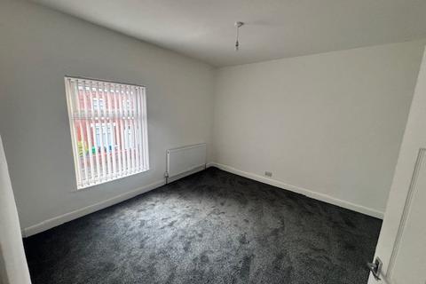 2 bedroom terraced house to rent, Leng Road, Manchester, M40