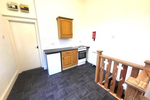 Studio to rent, Newbridge Crescent, Wolverhampton, WV6 0LH