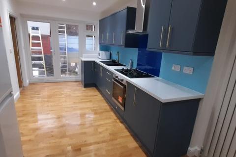 3 bedroom end of terrace house to rent, London