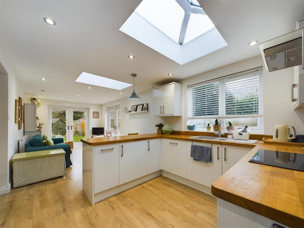 Kitchen/ Dining room