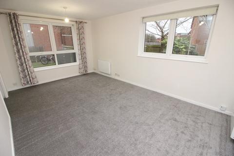 2 bedroom flat to rent, The Avenue, Worcester Park KT4