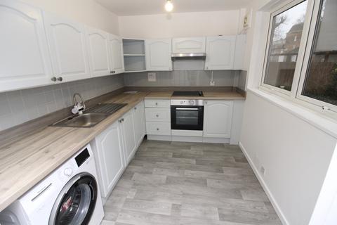 2 bedroom flat to rent, The Avenue, Worcester Park KT4