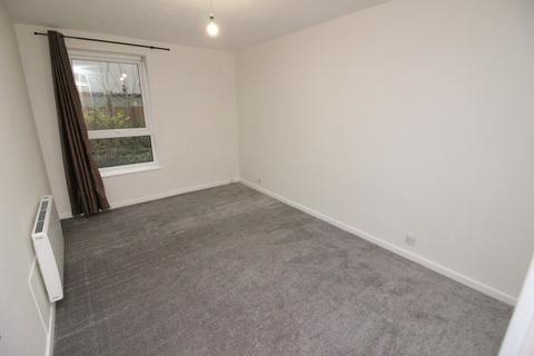 2 bedroom flat to rent, The Avenue, Worcester Park KT4