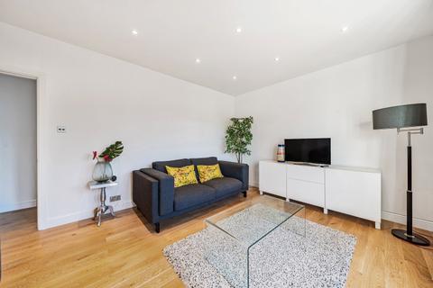 3 bedroom flat to rent, Perry Vale London SE23