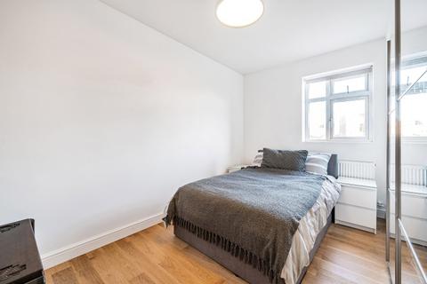 3 bedroom flat to rent, Perry Vale London SE23