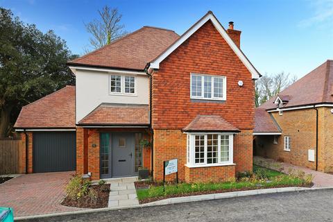 4 bedroom detached house for sale, CORNERSTONES, EFFINGHAM KT24